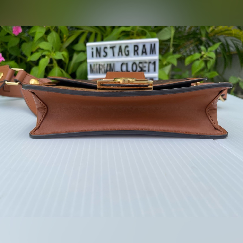 Louis Vuitton belt bag - Picture 4 of 16